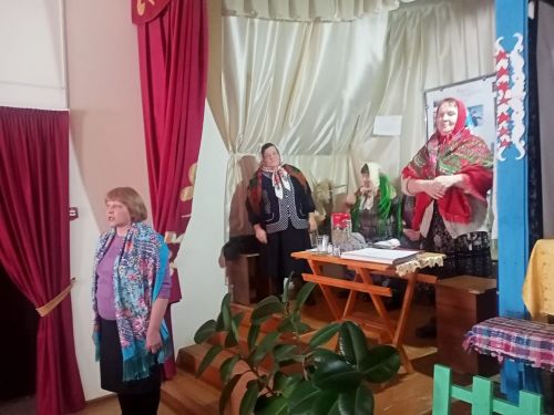 В деревне Варварино огни не погашены, а на сцене – песня