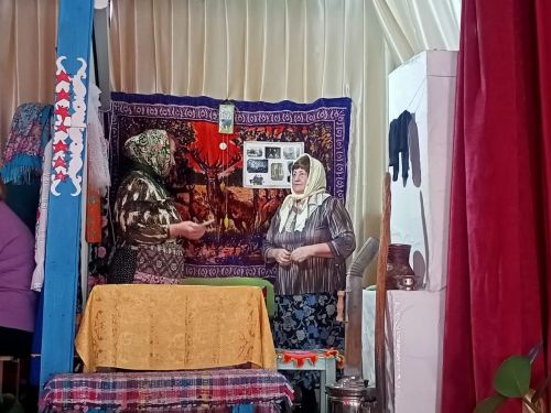 В деревне Варварино огни не погашены, а на сцене – песня