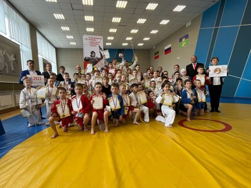 Наши дзюдоисты  – участники победного турнира.