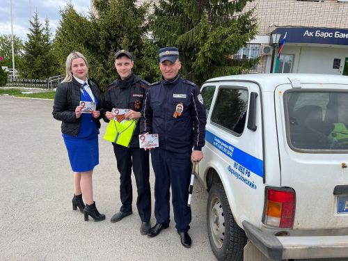 Сотрудники ГИБДД раздали камскоустьинцам георгиевские ленточки