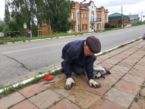 Человек с активной жизненной позицией творит добро