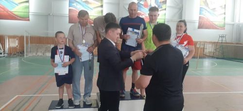 Семейный турнир по бадминтону прошел в день молодежи