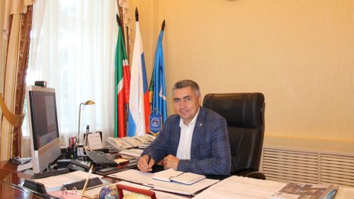 Глава Камско-Устьинского района поздравляет с Днем социального работника