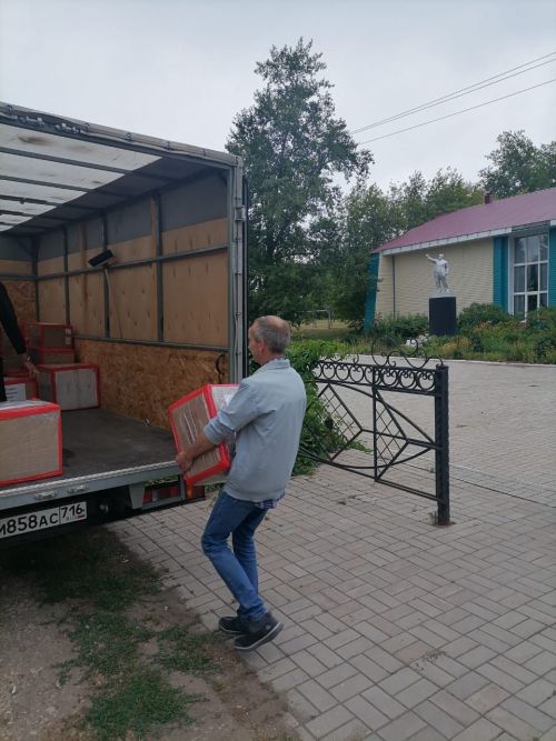 В каждую часть ушла своя посылка от земляков