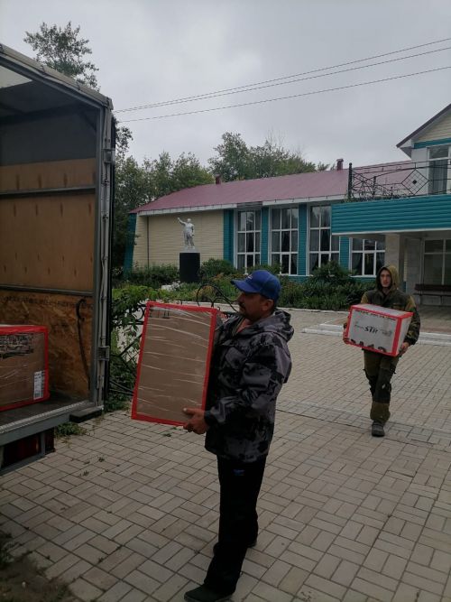 В каждую часть ушла своя посылка от земляков