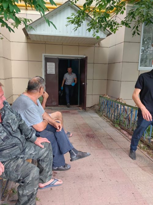 Полиция обнаружила в квартире два трупа