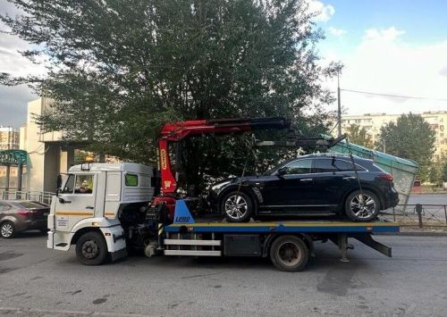 Приставы арестовали Infiniti у казанца