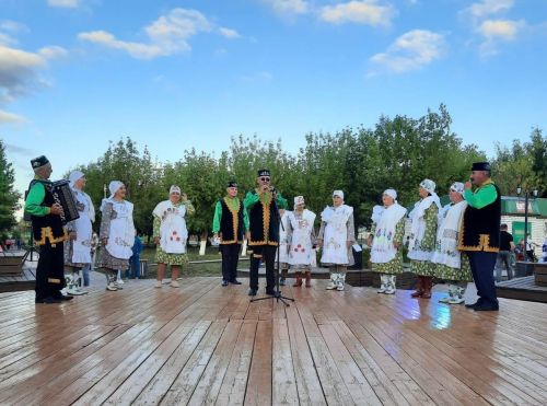 Камскоустьинцы съездили с концертом в Апастово