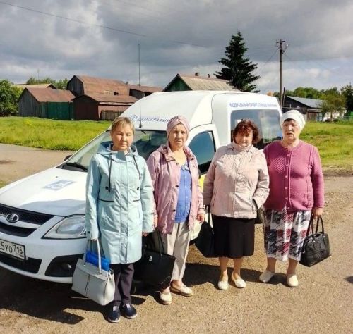 В районе продолжается работа по доставке сельских жителей старше 65 лет в медицинские учреждения