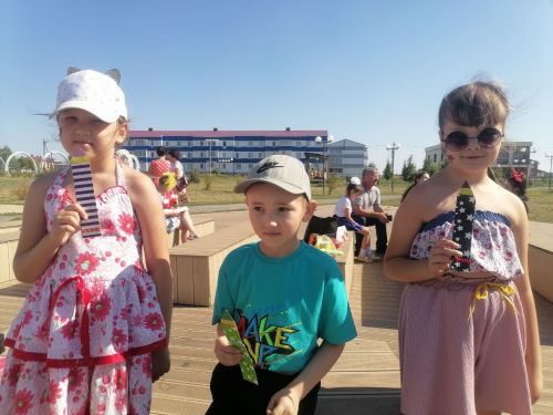 Первоклассникам Камско-Устьинского района вручили портфели