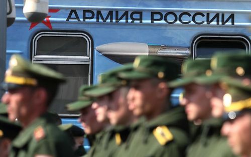 Мобильный комплекс отбора на службу по контракту развернули на празднике «Я выбираю небо»