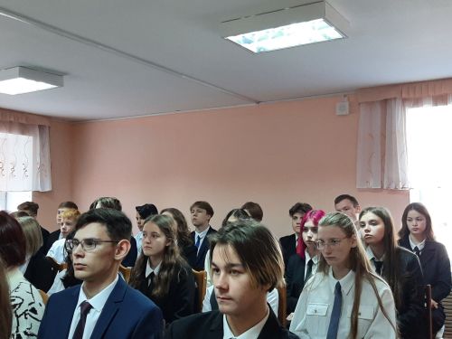 Герой России принял участие в торжественной линейке в Затонской школе
