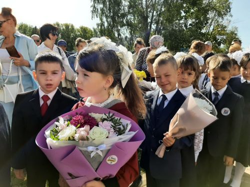 Герой России принял участие в торжественной линейке в Затонской школе