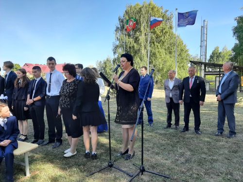 Герой России принял участие в торжественной линейке в Затонской школе