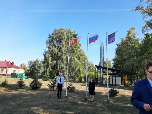Герой России принял участие в торжественной линейке в Затонской школе