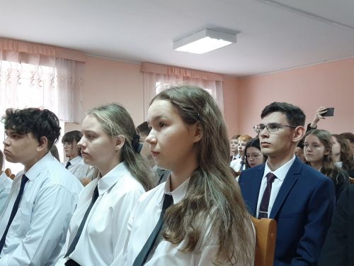 Герой России принял участие в торжественной линейке в Затонской школе