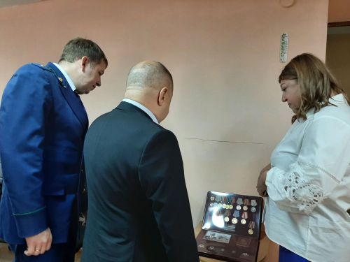 Герой России принял участие в торжественной линейке в Затонской школе