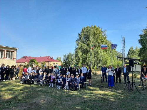Герой России принял участие в торжественной линейке в Затонской школе