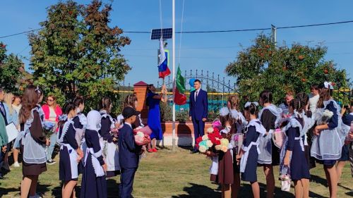 Праздник День знаний прошел в Камско-Устьинской татарской школе
