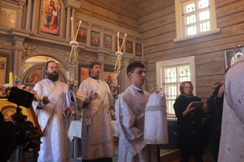 В Архангельских Клярях освятили храм