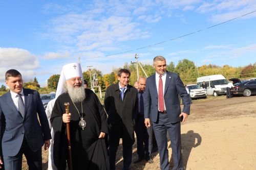 В Архангельских Клярях освятили храм