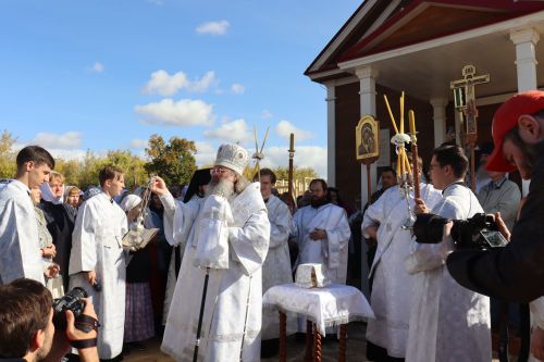 В Архангельских Клярях освятили храм