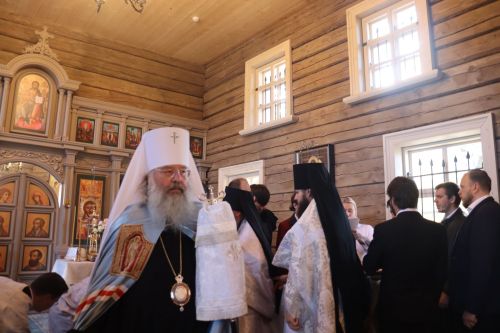 В Архангельских Клярях освятили храм