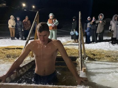 На Волге прошли крещенские купания