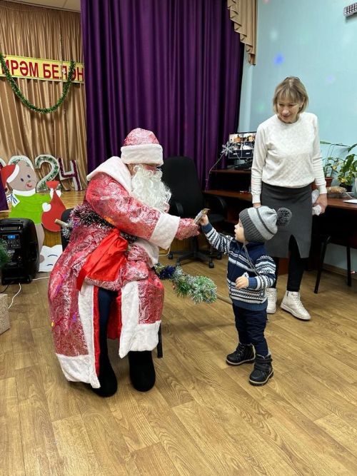 Праздник в домах и клубах продолжается
