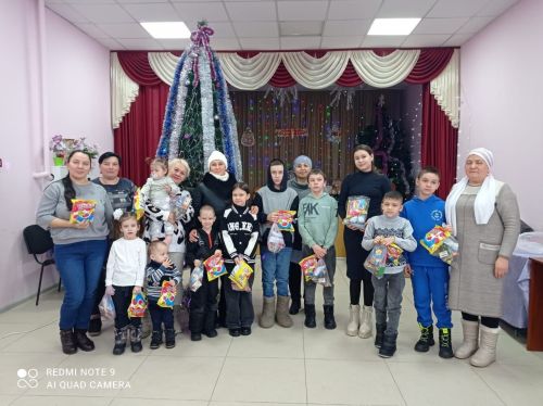 Праздник в домах и клубах продолжается