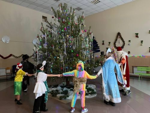 Праздник в домах и клубах продолжается