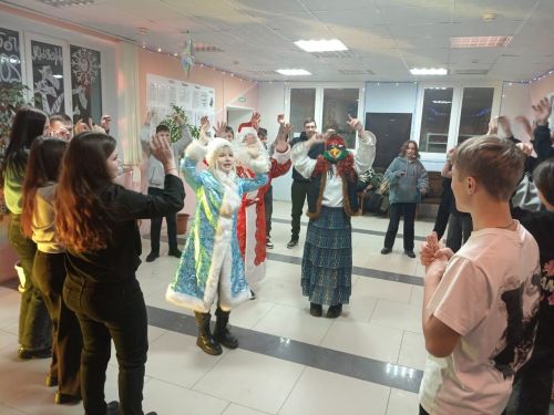 Праздник в домах и клубах продолжается