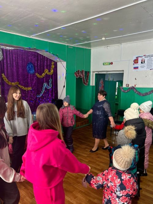 Праздник в домах и клубах продолжается