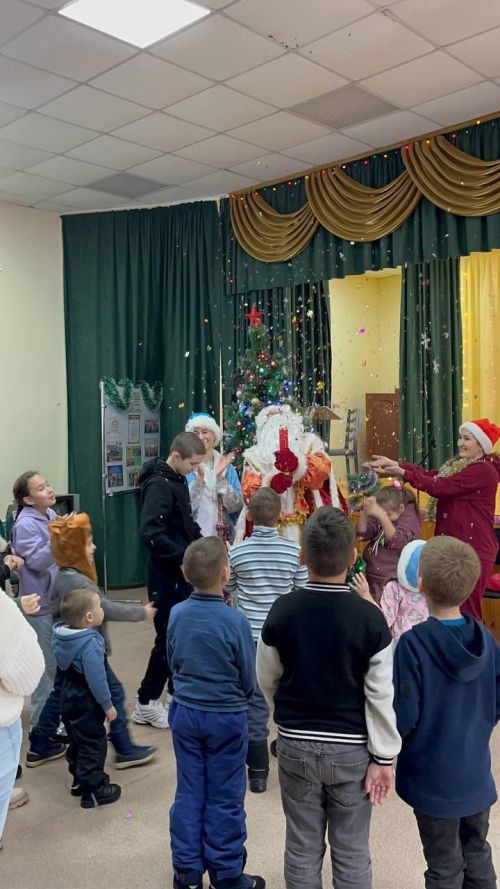 Праздник в домах и клубах продолжается