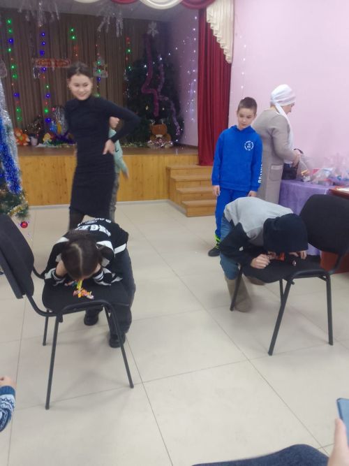Праздник в домах и клубах продолжается