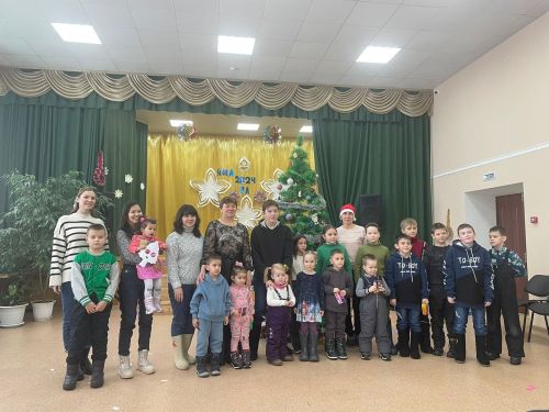 Праздник в домах и клубах продолжается