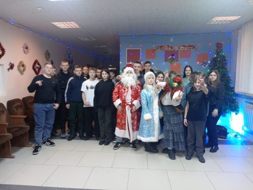Праздник в домах и клубах продолжается