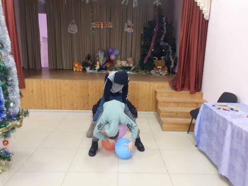 Праздник в домах и клубах продолжается
