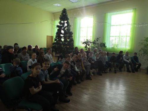 Праздник в домах и клубах продолжается