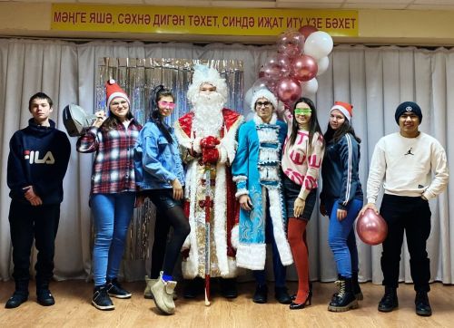 Праздник в домах и клубах продолжается