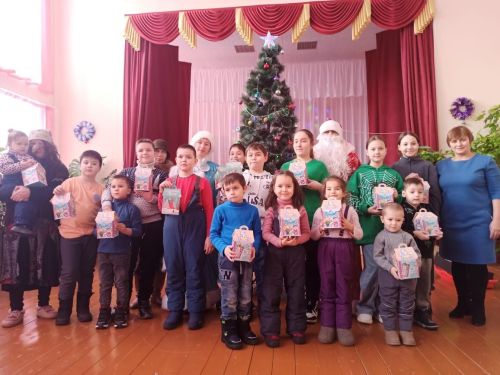 Праздник в домах и клубах продолжается