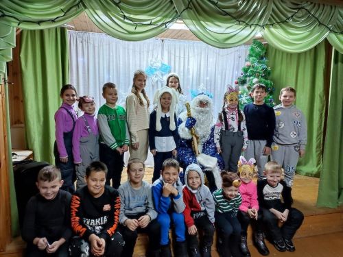 Праздник в домах и клубах продолжается