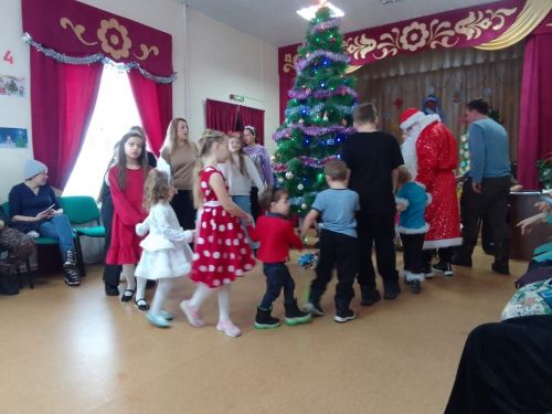 Праздник в домах и клубах продолжается