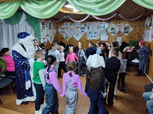 Праздник в домах и клубах продолжается