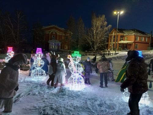 Праздник в домах и клубах продолжается