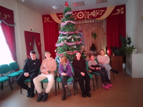 Праздник в домах и клубах продолжается