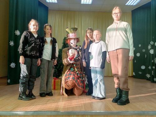 Праздник в домах и клубах продолжается