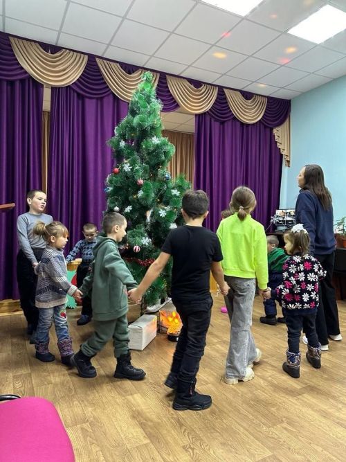 Праздник в домах и клубах продолжается