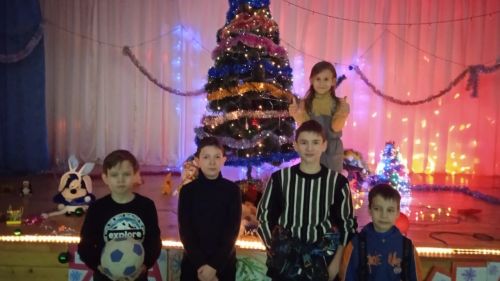 Праздник в домах и клубах продолжается