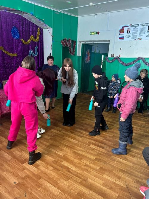 Праздник в домах и клубах продолжается